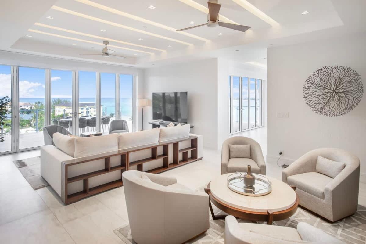 Apartment Oceanfront Penthouse And Patio At One Cable *
