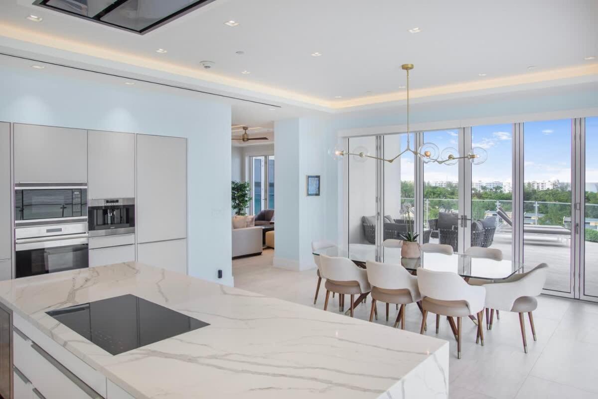 Oceanfront Penthouse And Patio At One Cable Apartment