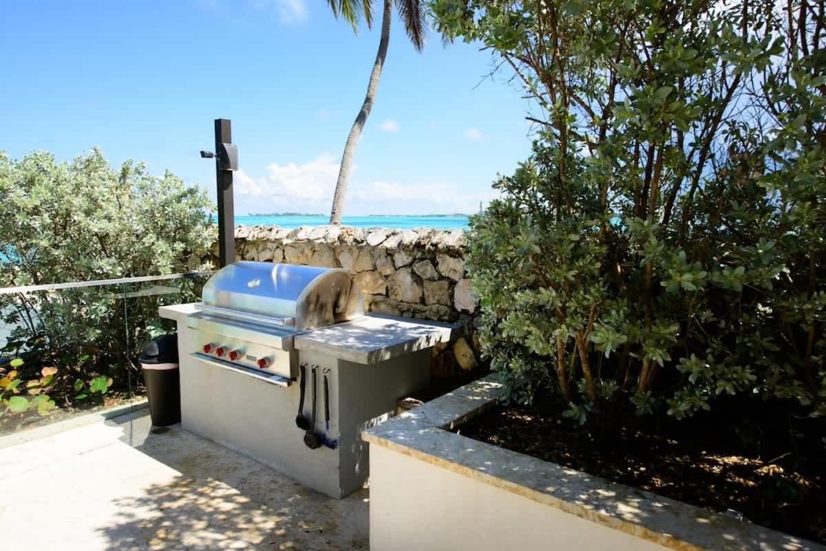 Oceanfront Penthouse And Patio At One Cable Nassau