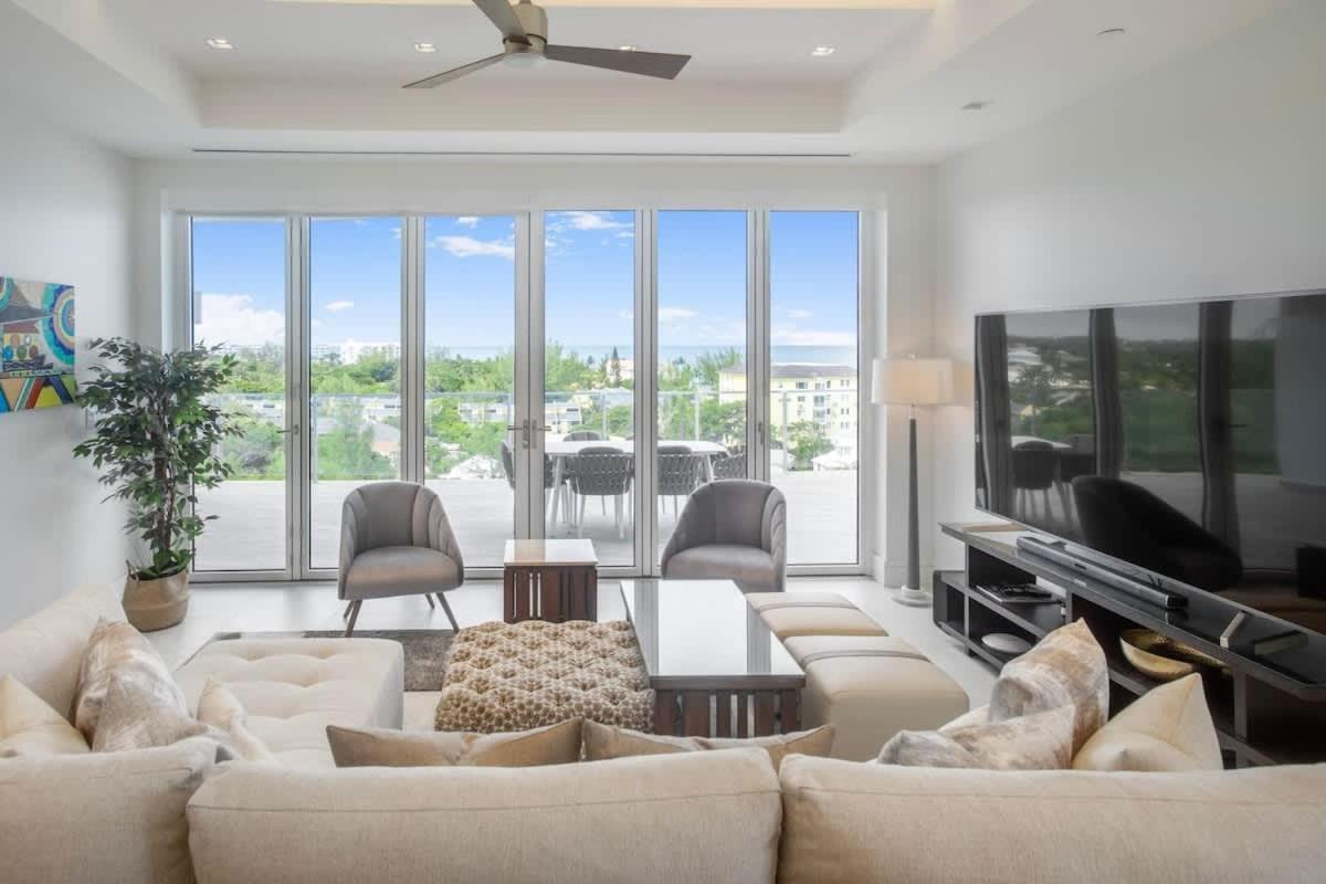 Oceanfront Penthouse And Patio At One Cable Apartment