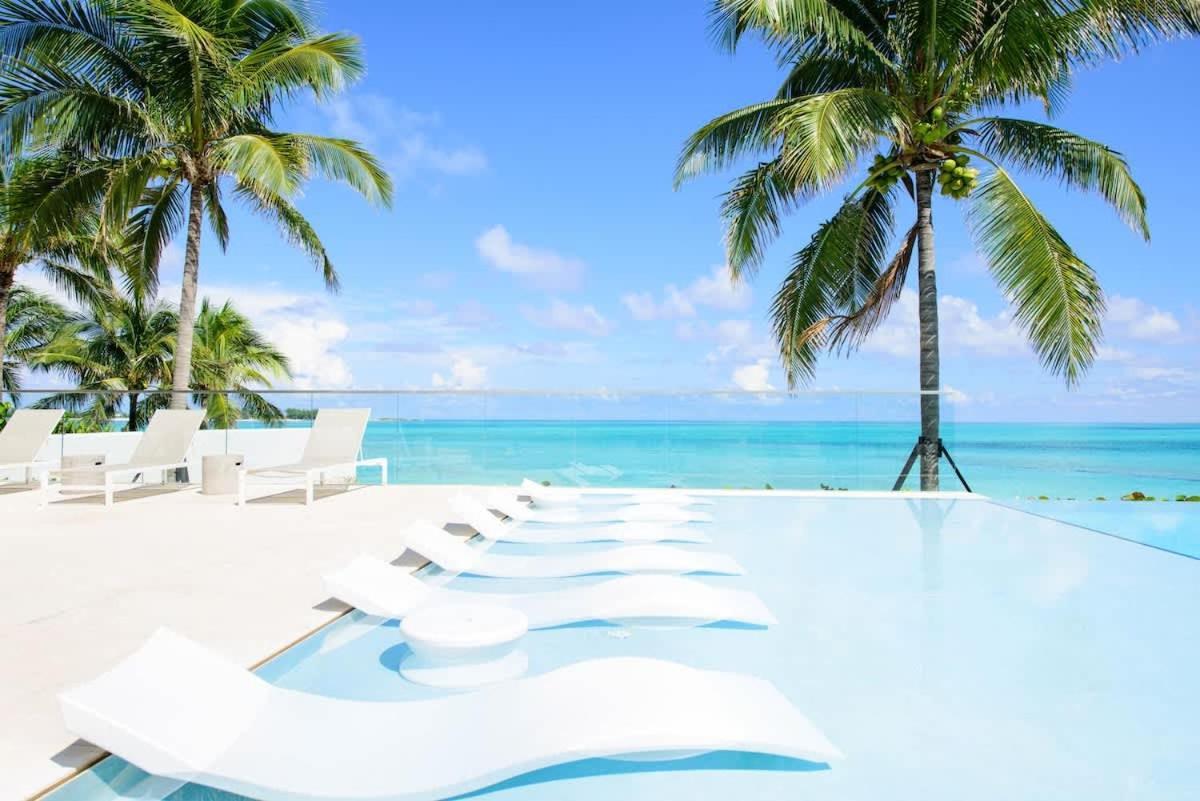 Oceanfront Penthouse And Patio At One Cable Apartment Nassau